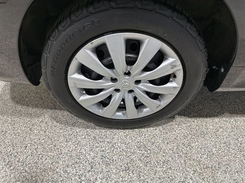 Used 2013 Toyota Corolla LE FWD image 18