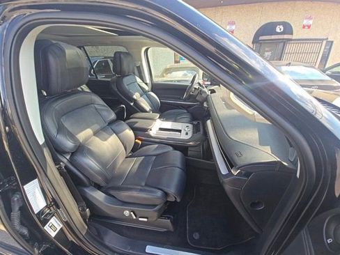 Used 2025 Lincoln Navigator Reserve image 4