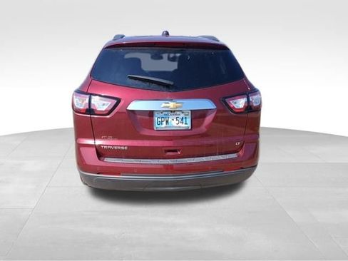 Used 2017 Chevrolet Traverse LT w/ Style and Technology Package FWD image 4