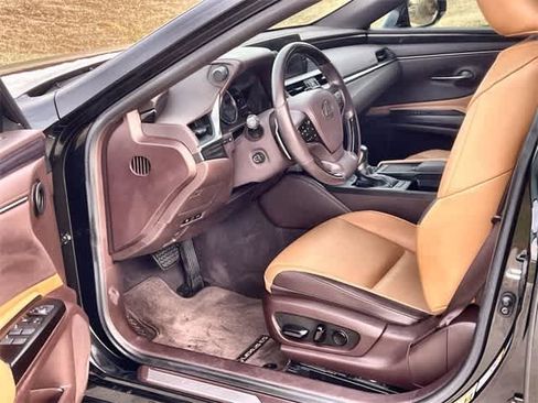 Used 2019 Lexus ES 350 image 3
