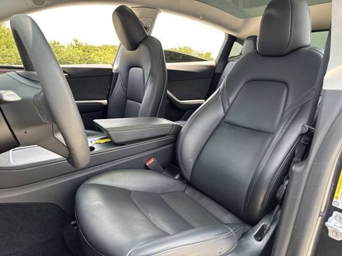 Used 2024 Tesla Model Y Long Range RWD image 11