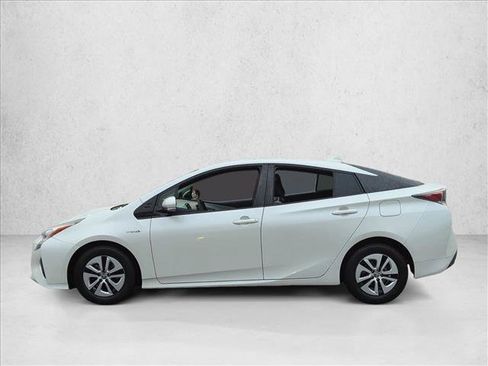 Used 2016 Toyota Prius Two image 9