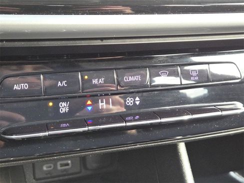 Used 2023 Chevrolet Bolt EUV LT w/ Redline Edition image 26