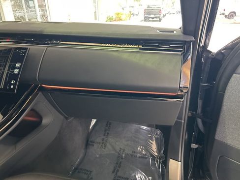 Used 2024 Land Rover Range Rover Sport Dynamic SE image 25