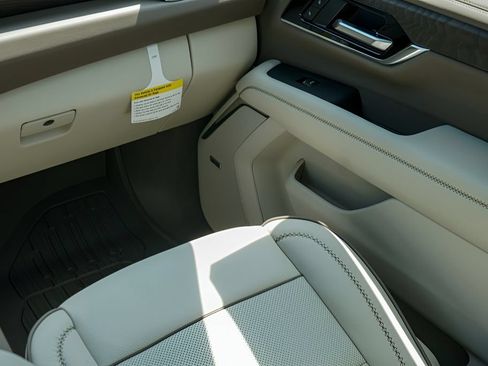 New 2026 GMC Yukon Denali w/ Denali Reserve Package AWD/4WD image 24