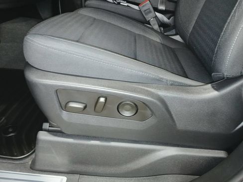 Used 2025 Chevrolet Silverado 1500 LT AWD/4WD image 17