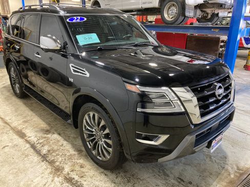 Used 2022 Nissan Armada Platinum w/ Captain's Chairs Package AWD/4WD image 3