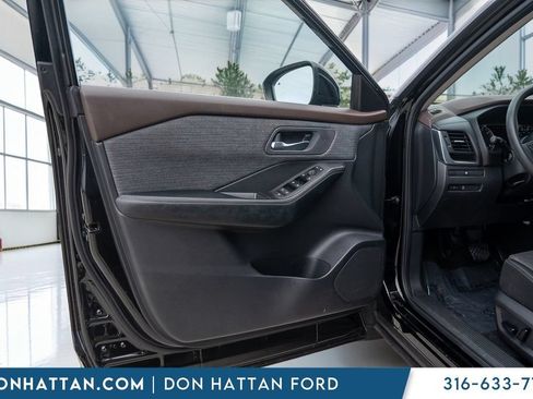 Used 2023 Nissan Rogue SV AWD/4WD image 17