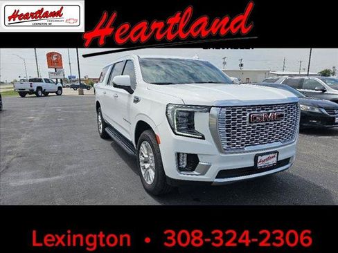 Used 2022 GMC Yukon XL Denali AWD/4WD image 1