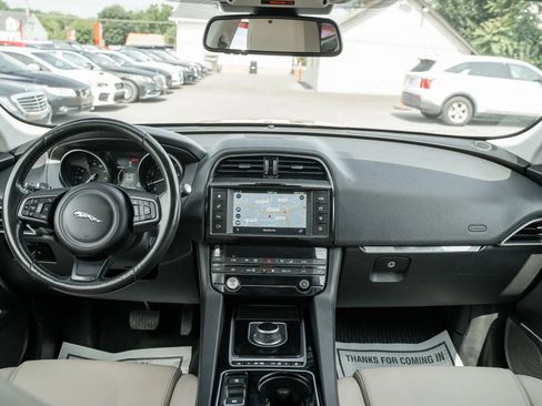 Used 2017 Jaguar F-PACE Premium AWD/4WD image 15