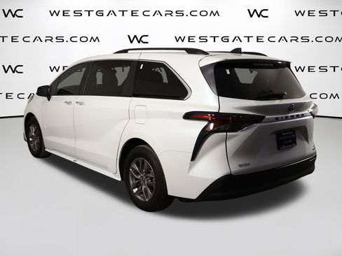 Used 2024 Toyota Sienna XLE FWD image 53