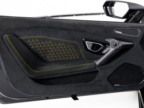 Used 2018 Lamborghini Huracan Performante image 32