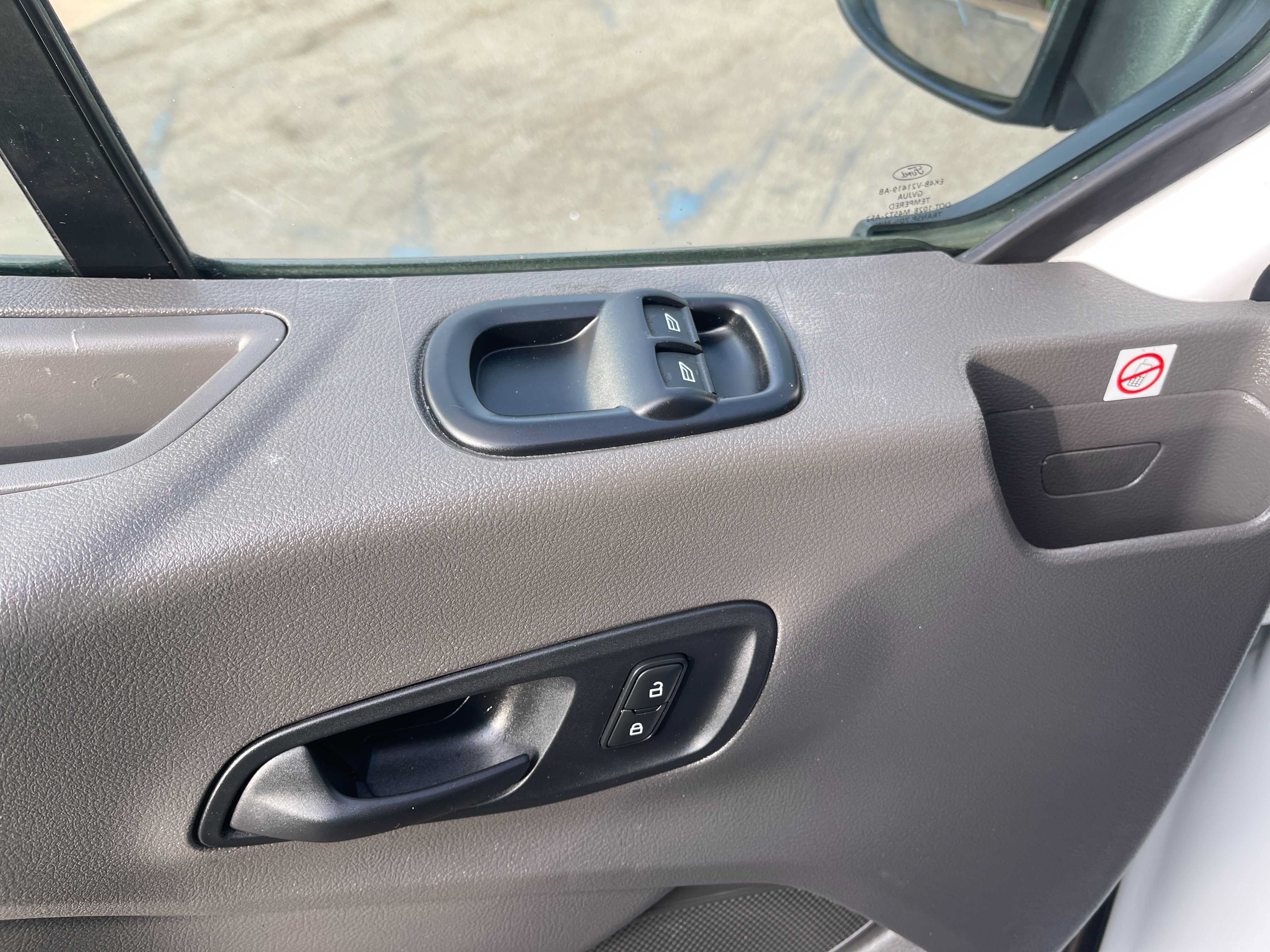 Used 2020 Ford Transit 250 Low Roof RWD image 18