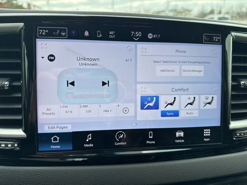 Used 2024 Chrysler Pacifica Touring-L image 16