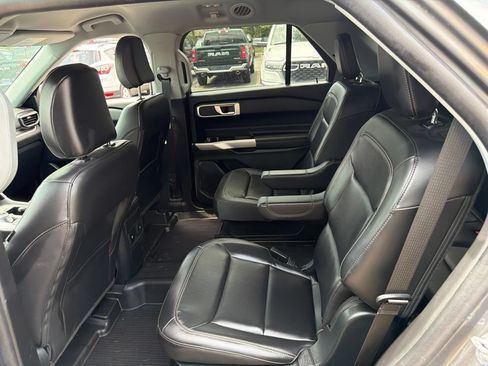 Used 2023 Ford Explorer XLT w/ Equipment Group 202A AWD/4WD image 9
