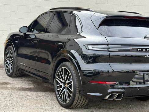 Used 2024 Porsche Cayenne Turbo image 13