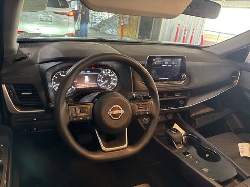 Used 2023 Nissan Rogue SV FWD image 6