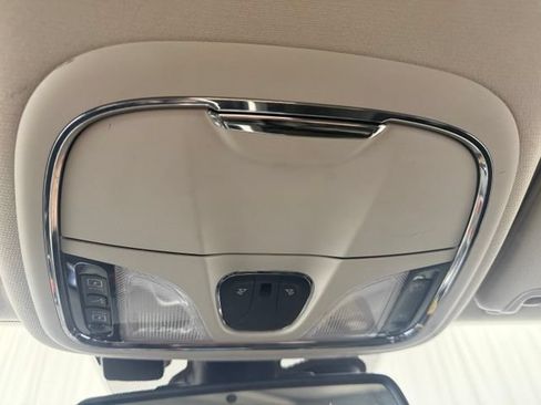 Used 2017 Jeep Cherokee Trailhawk AWD/4WD image 13
