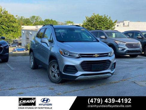 Used 2018 Chevrolet Trax LT w/ LT Convenience Package AWD/4WD image 1