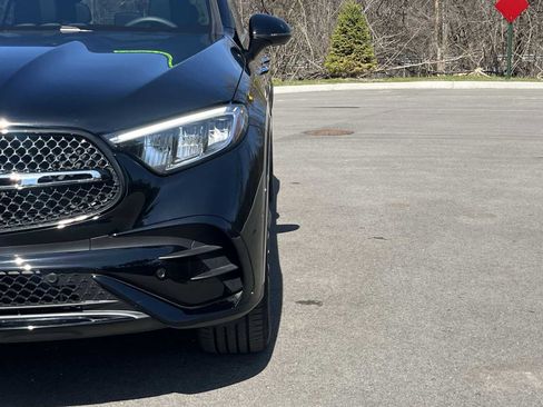 Used 2025 Mercedes-Benz GLC 300 4MATIC image 23