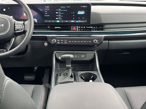 Certified 2026 Kia Carnival SX Prestige FWD image 4