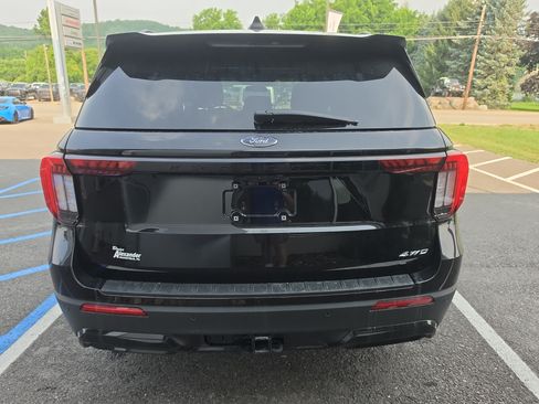Used 2025 Ford Explorer ST-Line w/ ST-Line Street Pack AWD/4WD image 4