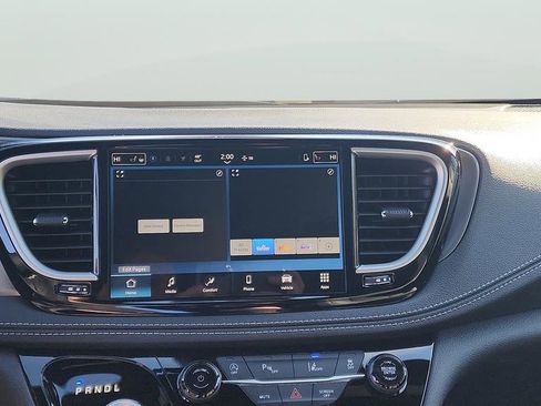 New 2026 Chrysler Pacifica Select image 13