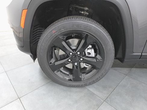 New 2025 Jeep Grand Cherokee L Altitude image 28