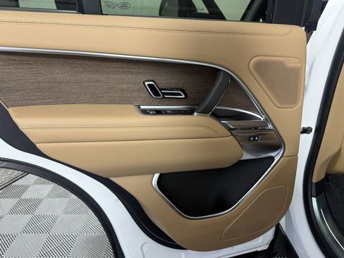 New 2025 Land Rover Range Rover SE image 24