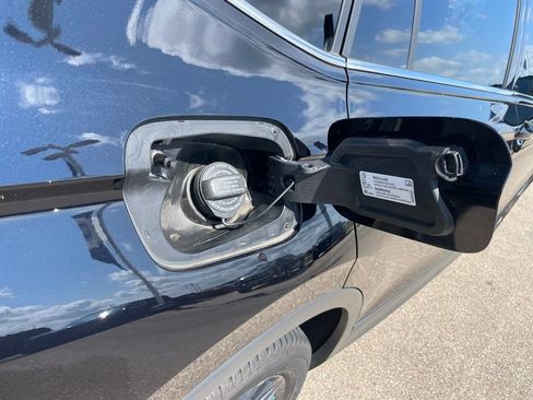 Used 2022 Volkswagen Tiguan SE w/ Panoramic Sunroof Package AWD/4WD image 47