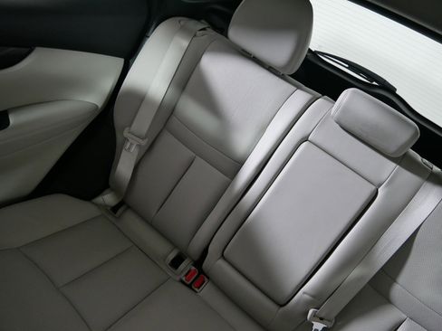 Used 2018 Nissan Rogue Sport SL w/ SL Premium Package image 12