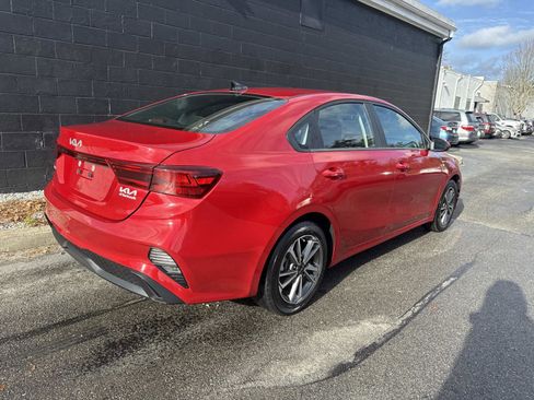 Used 2024 Kia Forte LXS image 2