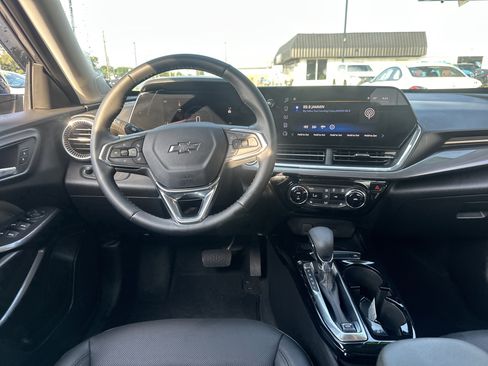Used 2025 Chevrolet Trax ACTIV w/ Sunroof Package FWD image 15