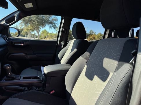 Used 2022 Toyota Tacoma TRD Off-Road image 38