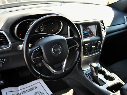 Used 2021 Jeep Grand Cherokee Laredo image 14