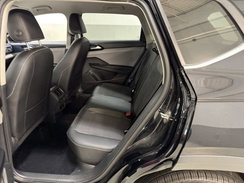 Used 2022 Volkswagen Taos SE AWD/4WD image 8