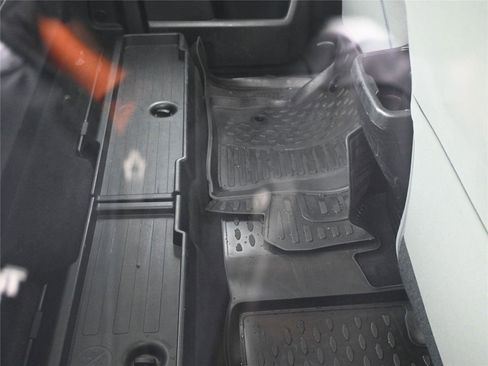 Used 2016 Toyota Tacoma SR image 8