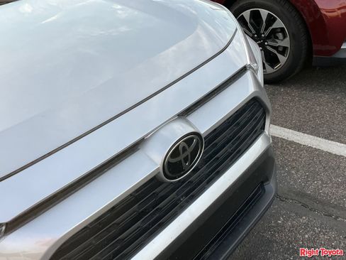 Used 2019 Toyota RAV4 XLE w/ Convenience Package FWD image 7