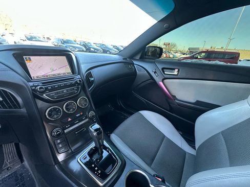 Used 2014 Hyundai Genesis 2.0T image 22
