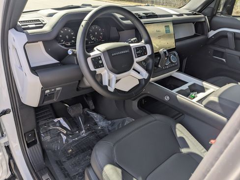 New 2026 Land Rover Defender 130 X-Dynamic SE image 10