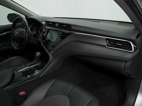 Used 2019 Toyota Camry SE image 11