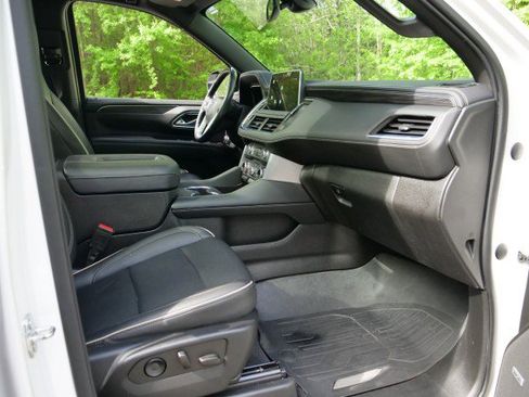 Used 2022 GMC Yukon SLT w/ SLT Premium Package image 37