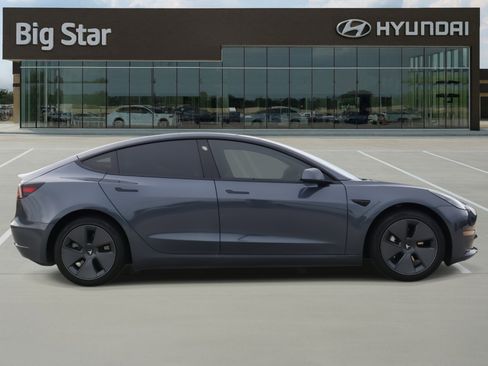 Used 2023 Tesla Model 3 Standard Range image 5