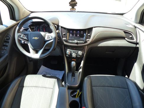 Used 2020 Chevrolet Trax LT w/ LT Convenience Package FWD image 27