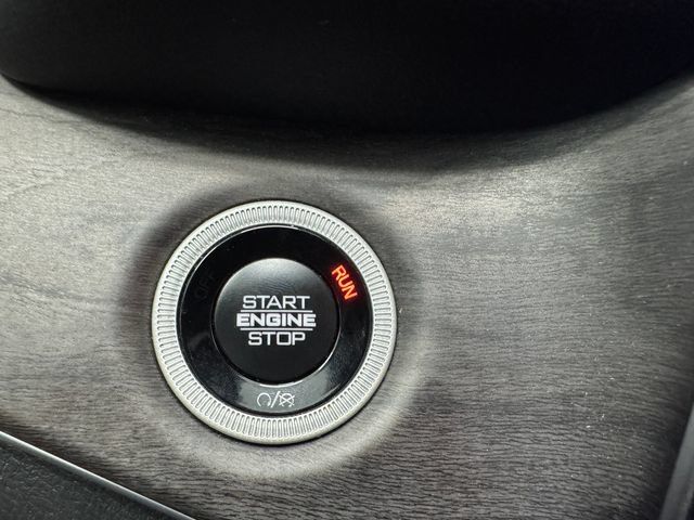 Used 2025 Jeep Grand Cherokee L Limited RWD image 27