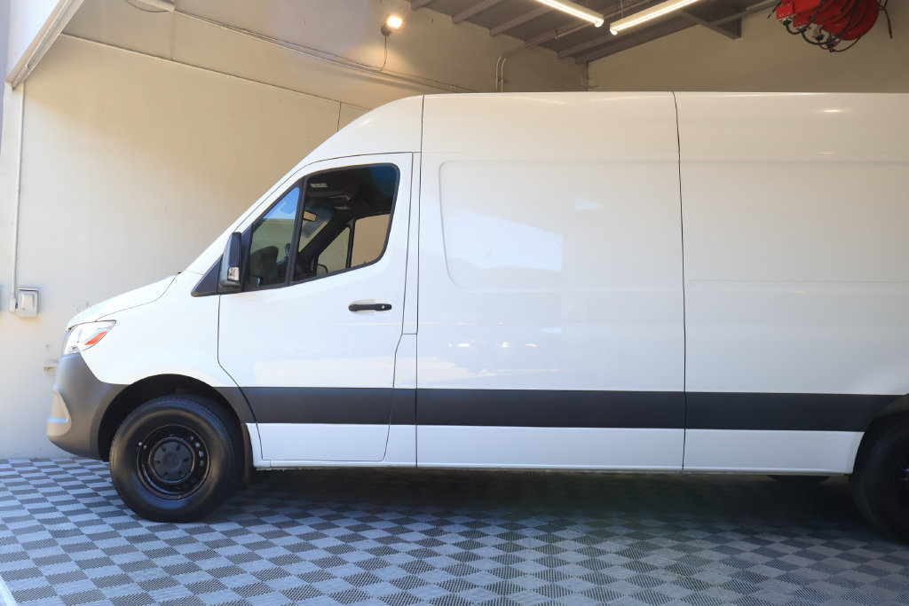 Used 2023 Mercedes-Benz Sprinter 2500 image 8