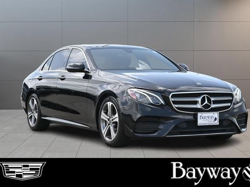 Used 2017 Mercedes-Benz E 300 image 4