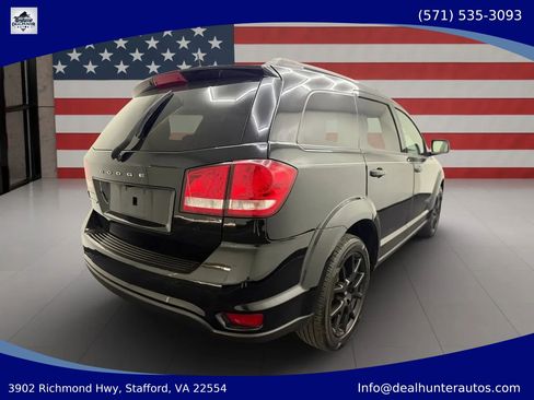Used 2019 Dodge Journey SE w/ Blacktop Package FWD image 4