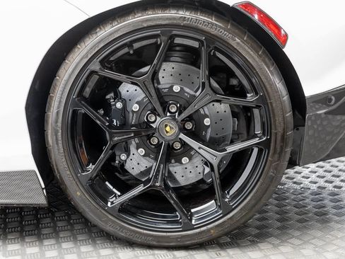 Used 2024 Lamborghini Revuelto image 39