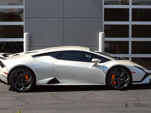Used 2024 Lamborghini Huracan Tecnica RWD image 7